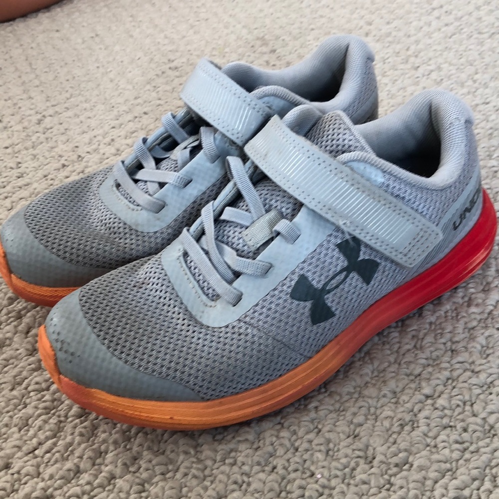 Girls tennis shoes
